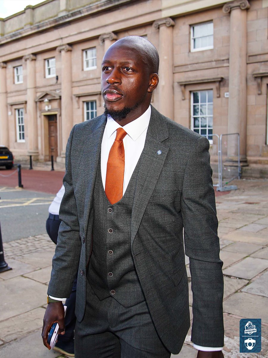 Les mots forts de Memphis Depay sur l'affaire Benjamin Mendy ✊

"Benjamin Mendy,

Toutes les affaires rejetées.
Alors qu'est-ce qu'on fait maintenant ?
Qui va aider ce frère à guérir ?
Qui va être responsable des dégâts sur son nom ?
Comment va-t-il retrouver sa carrière ?

De