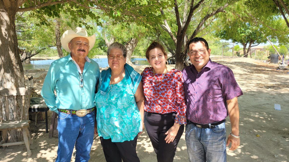 MaruCalderonA's tweet photo. Hola, buenas tardes. 

Continuamos con esta bonita actividad de agradecer a quienes con su trabajo, hicieron posible el triunfo de las elecciones que recién pasaron. 

¡Gracias! 

@manolojim 
@EduardoOlmosC https://t.co/6bTA3a2uBw