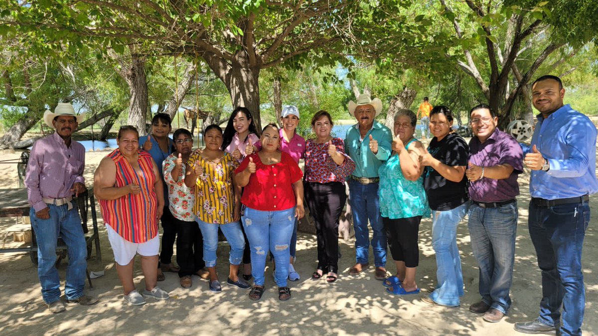 MaruCalderonA's tweet photo. Hola, buenas tardes. 

Continuamos con esta bonita actividad de agradecer a quienes con su trabajo, hicieron posible el triunfo de las elecciones que recién pasaron. 

¡Gracias! 

@manolojim 
@EduardoOlmosC https://t.co/6bTA3a2uBw