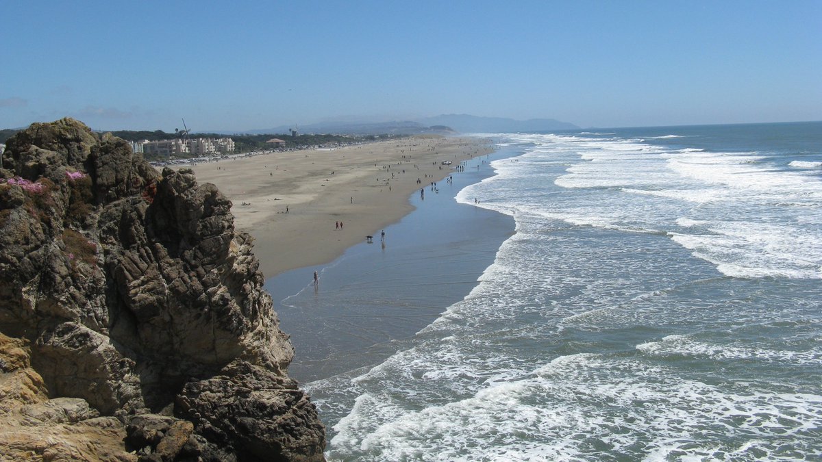 Meet artist Cara Levine at Ocean Beach in San Francisco this Sunday to explore grief and find interconnectedness through art. 

Learn more ➡️thecjm.org/programs/1215