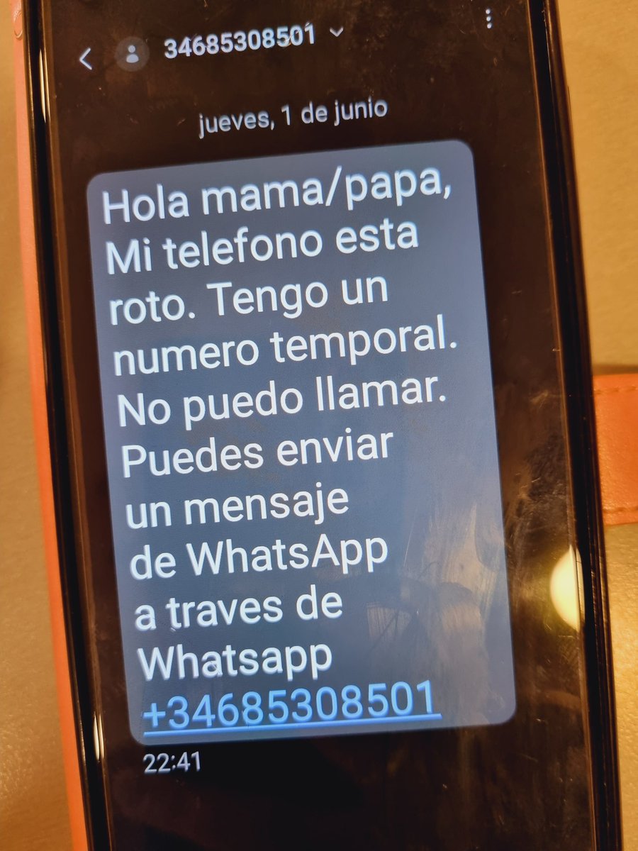rmganfor's tweet photo. Intento de estafa a mi madre a través de sms al móvil.
Mucho cuidado!!! https://t.co/5FgOpsa1N4