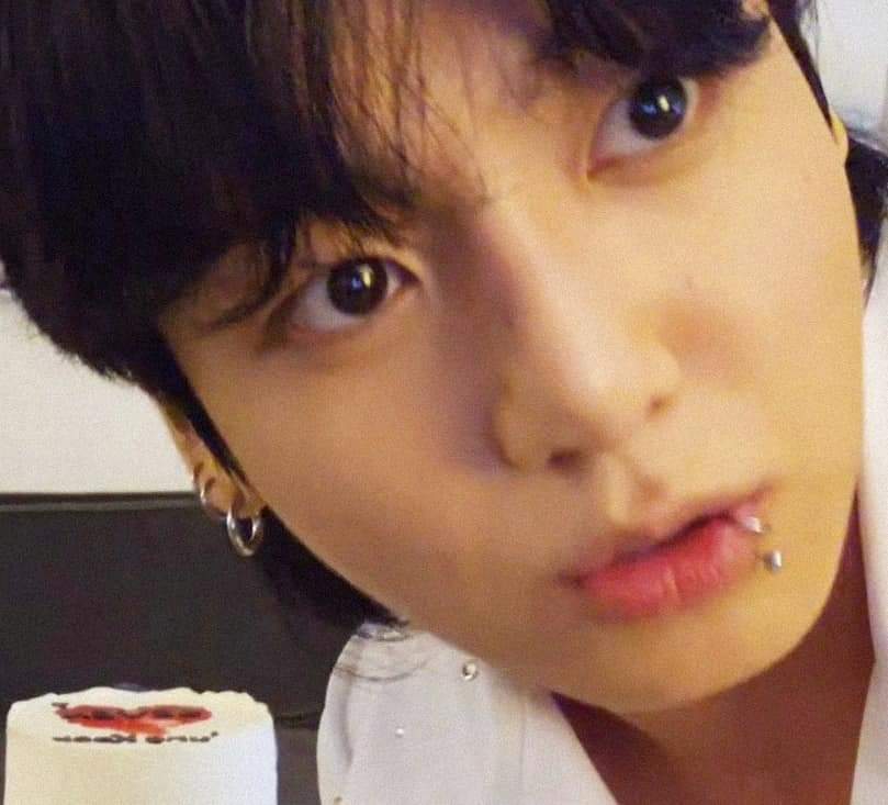 Aya32158's tweet photo. So Handsome 🥺🤎
#JungKook #JungKook_Seven https://t.co/iPbsq45m06