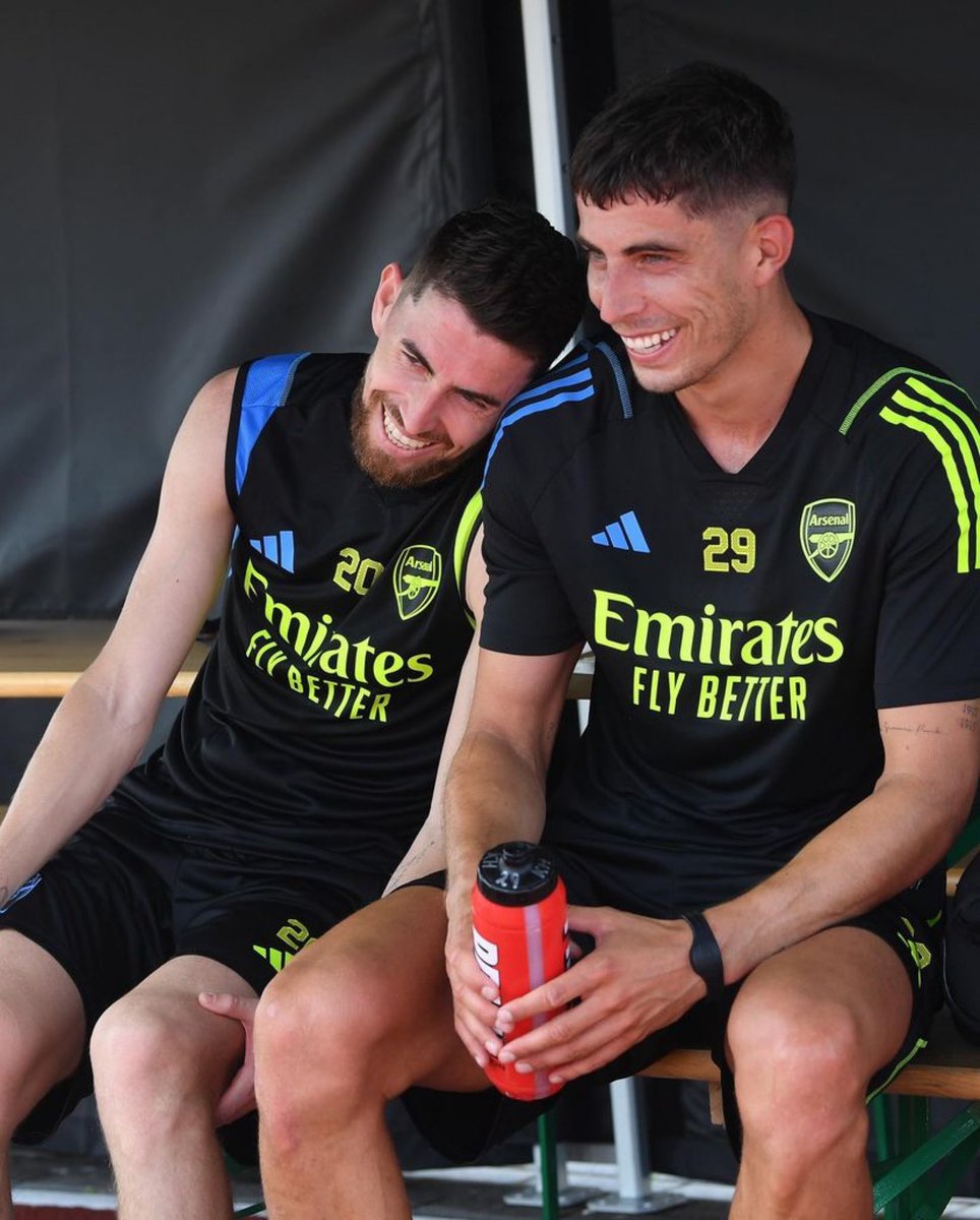 SportyBet's tweet image. Kai Havertz and Jorginho ❤️

#FridayVibes #GetSporty