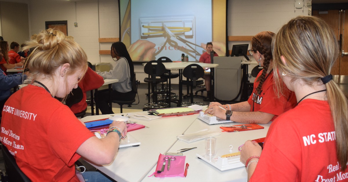 NCStateVetMed's tweet photo. FOSTERING FUTURE VETS: High school students from across the U.S. visited @NCState this week to explore veterinary medicine careers through @NCStateVetPAC's annual VetCAMP. Campers learned about surgery and suturing with #NCStateVetMed. VetCAMP info: https://t.co/c4sTR0Q2sb https://t.co/265k08RHKE