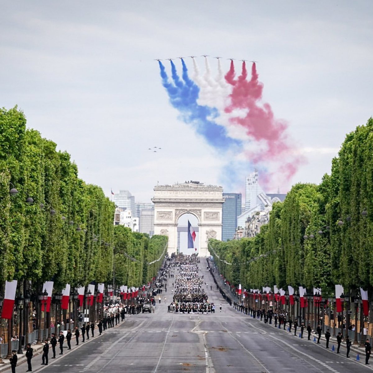 Hoy 14 de julio se celebra el Día Nacional de #Francia 🇫🇷, un día que conmemora la toma de la Bastilla, prisión y símbolo del monarquismo. 

📰 Un día que inició con la #RevoluciónFrancesa en el que el pueblo francés derrocó al sistema monarca y estableció un nuevo modelo de…