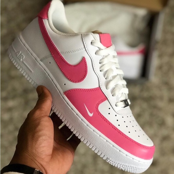 MiMiWells20's tweet photo. So good I had to share! Check out all the items I'm loving on @Poshmarkapp #poshmark #fashion #style #shopmycloset #trinaturk #nike #caboodles: https://t.co/EotdaN542n https://t.co/Y1GspSZs8x