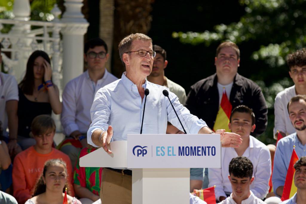 NNGG_Asturias's tweet photo. #EsElMomento del cambio que necesitan #Asturias y #España

Los españoles nos merecemos un verano azul💙 https://t.co/iQ9VKUtaDb
