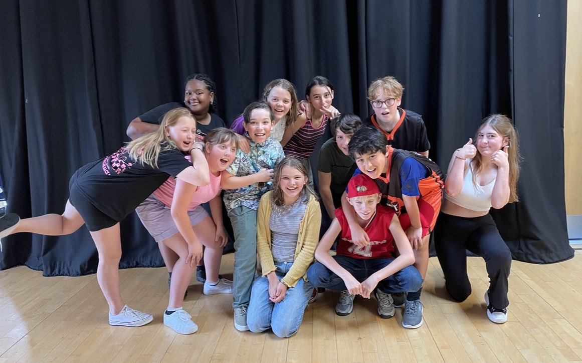 MetDrama's tweet photo. And it’s a wrap. Day 2 of superb High School Musical shows. Well done Year 7 and 8 you smashed it! https://t.co/MbfyxU6zWC