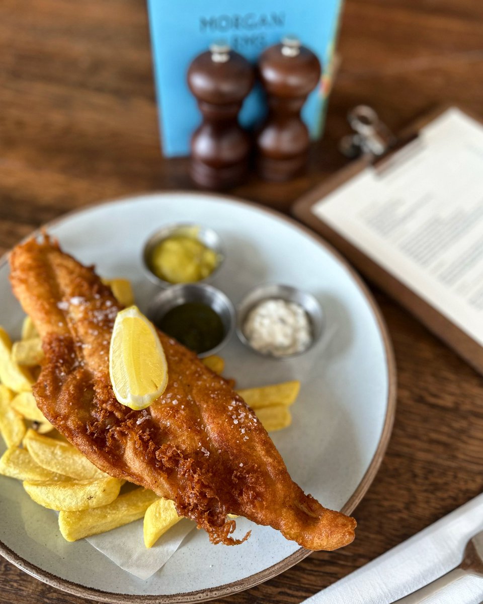 The perfect Friday night dinner!
Can’t beat fish & chips in an East end boozer 👌🏻👌🏻👌🏻

#fishandchips #traditionalfishandchips #pubfishandchips #pubfood #eastlondonfood #gastropubfood #hackneyfoodplaces