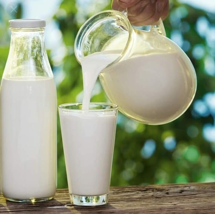 Maziwa fresh 1 ltr ni 1,300/-

1ltr ya Maziwa = Vikombe 4 vya chai.

Vik 4 @ 1,000/- × 4=4,000

Kwahiyo: 4,000-1,300=2,700/-
Ondoa mkaa na sukari kwa lita
Faida ni 2,000/-

Chukulia ni 5ltr×2,000/-

So, ukiuza maziwa fresh 5ltr faida co chini ya 10,000/-

KAZI zipo AJIRA ngumu 👇🏾