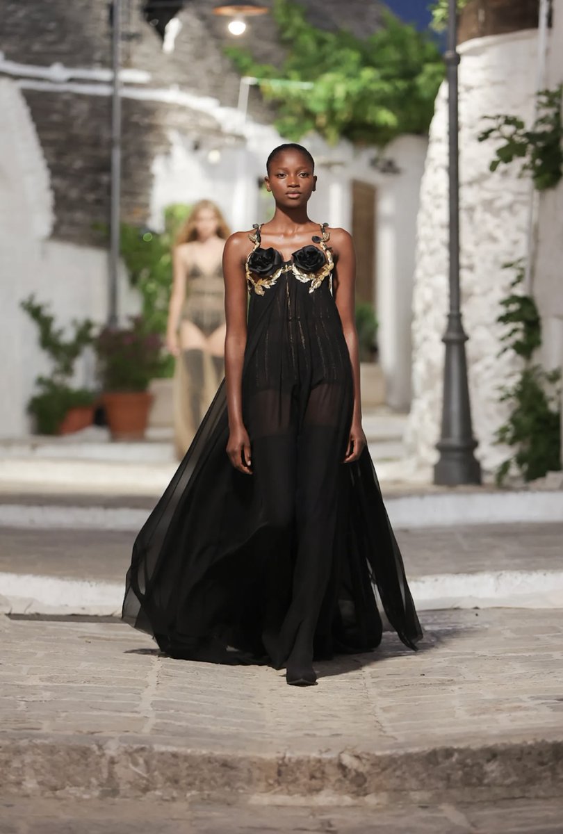 #FashionFriday
Trulli, Madly, Deeply: A Dolce &amp; Gabbana Alta Moda Show 2023 Celebrating the Native Crafts of Puglia. <a href="/voguemagazine/">Vogue Magazine</a>