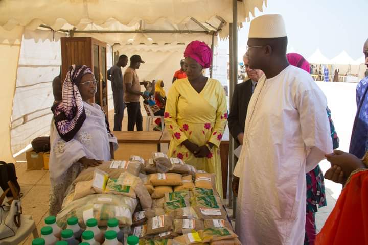 LeSamasen's tweet photo. Retour en images sur quelques temps forts des éditions précédentes du Salon made in Sénégal !

Organisé par Atcom, le salon réuni chaque année une cinquantaine d'exposants issus des 14 régions du Sénégal dans différentes composantes de l'économie sénégalaise.👉 https://t.co/cZKdLxAu4D