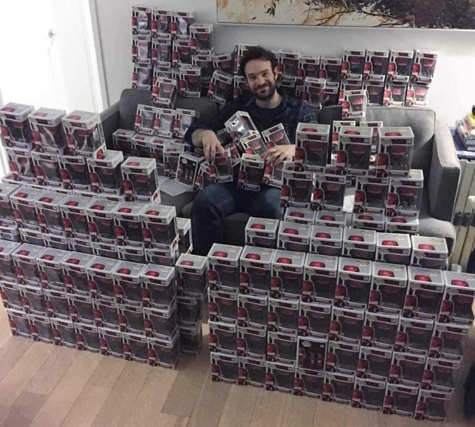 Roybattyforever's tweet photo. Recordemos siempre el día que Charlie Cox hizo un pedido de Funkos para repartir a niños en hospitales y los dueños de Funko le enviaron un camión entero lleno de figuras de Daredevil. https://t.co/d3SwY8znZe
