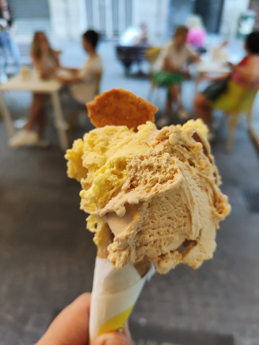 giov_telesca's tweet photo. #backtoItaly after 2 weeks of conferences.
Nothing is better than #icecream to regain energy after a long haul flight!
#easp2023krk and #ispp23 were a success!
I met many #colleagues, listen to excellent #research ppts and visited two wonderful cities: #krakow and #montreal https://t.co/M2H8EX3H15