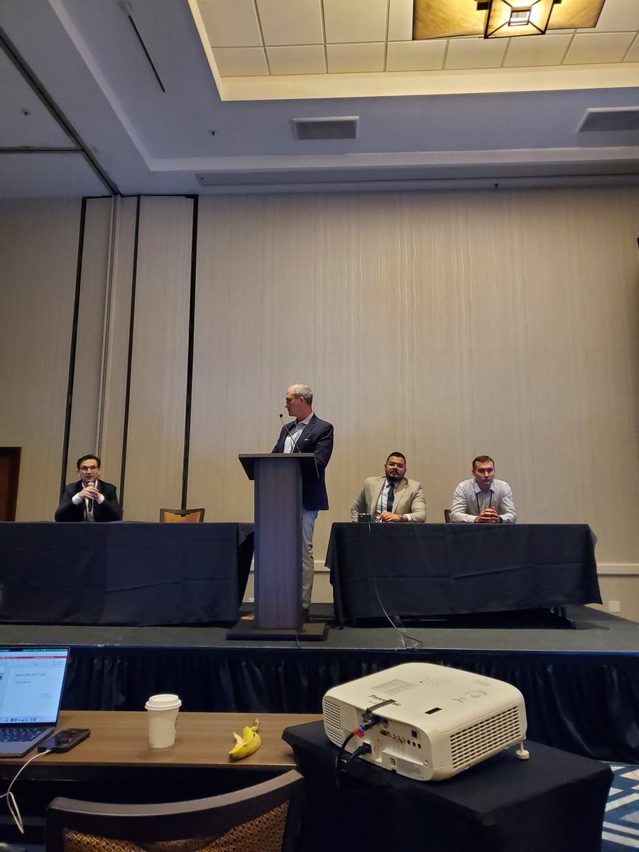 Osseointegration leaders leading discussion! #llrs2023
