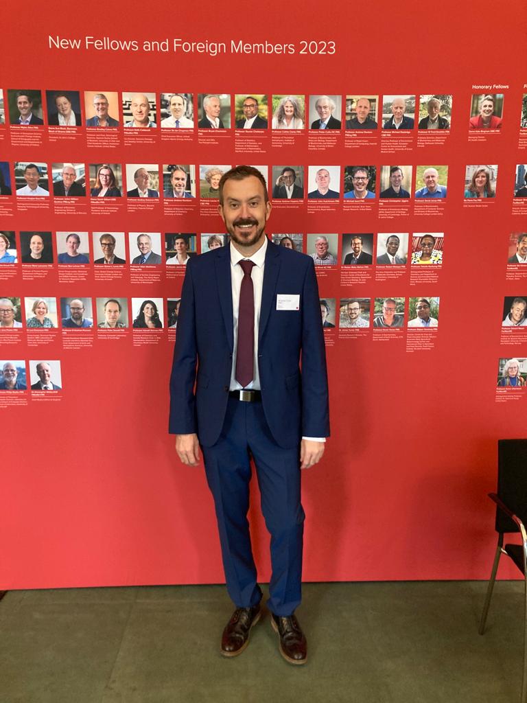 Turner Lab (@lab_turner) on Twitter photo A special day for the lab! We are so proud that James was introduced as a fellow of the <a href="/royalsociety/">The Royal Society</a> today! Congratulation again for this amazing achievement 🤩🙌 A special day for the lab! We are so proud that James was introduced as a fellow of the <a href="/royalsociety/">The Royal Society</a> today! Congratulation again for this amazing achievement 🤩🙌