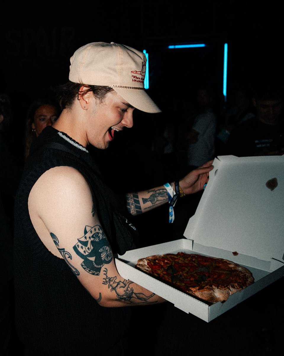 ABOUT YOU tweet media