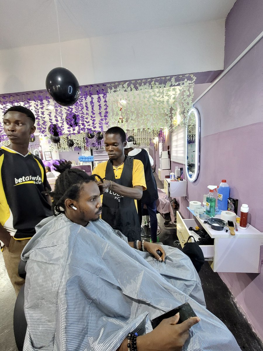 Foureyed Edo Boy™ on Twitter "Our salon is open for business 💇‍♂️💇‍♀️💅🕺"