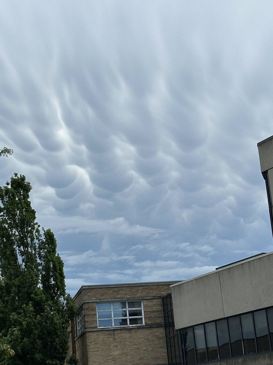 GoyerJennifer's tweet photo. Interesting clouds @YGK yesterday https://t.co/ukr10AMm2d