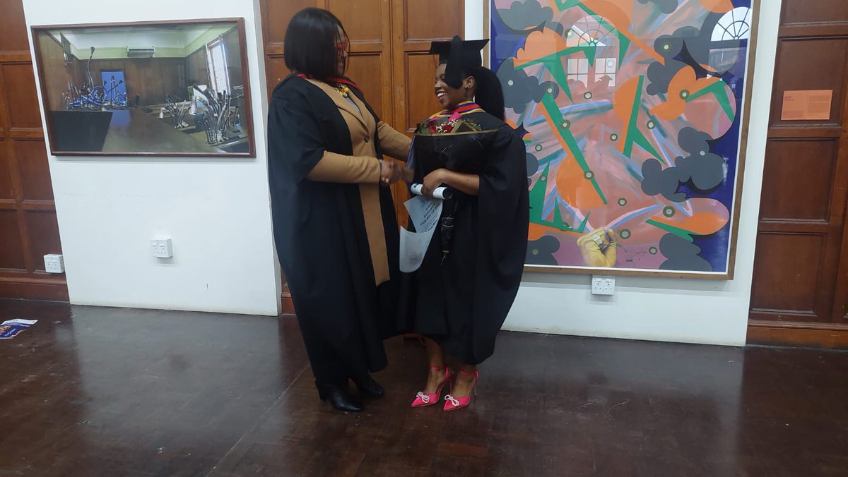 The University of Cape Town hosted the graduation ceremony of the Nelson Mandela/Fidel Castro (NMFC) Medical Collaboration Programme this year. Congratulations to the 450 NMFC medical students who completed the 18-month integration programme at local universities. 🎓#NMFCGrad2023