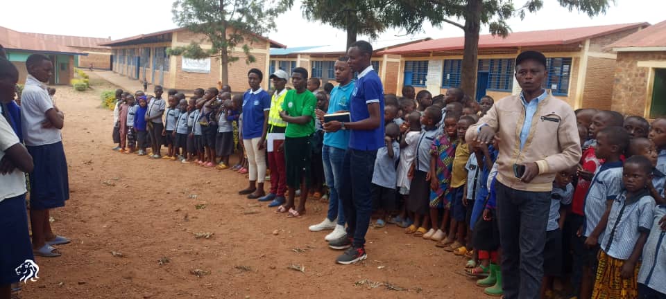 GicumbiN's tweet photo. Mbere Yuko berekeza mubiruko Urubyiruko rwa @GicumbiDistrict #MUKOsector rubarizwa mu bigo by'amashuri byo mu murenge wa MUKO
Hakozwe ubukangurambaga bwo kwirinda ibiyobyabwenge no kwimakaza umuco w'ubukorerabushake bwasojwe 503 biyemeje kuba abakorerabushake
gusoza urubyiruko. https://t.co/rG1q77ZaWf