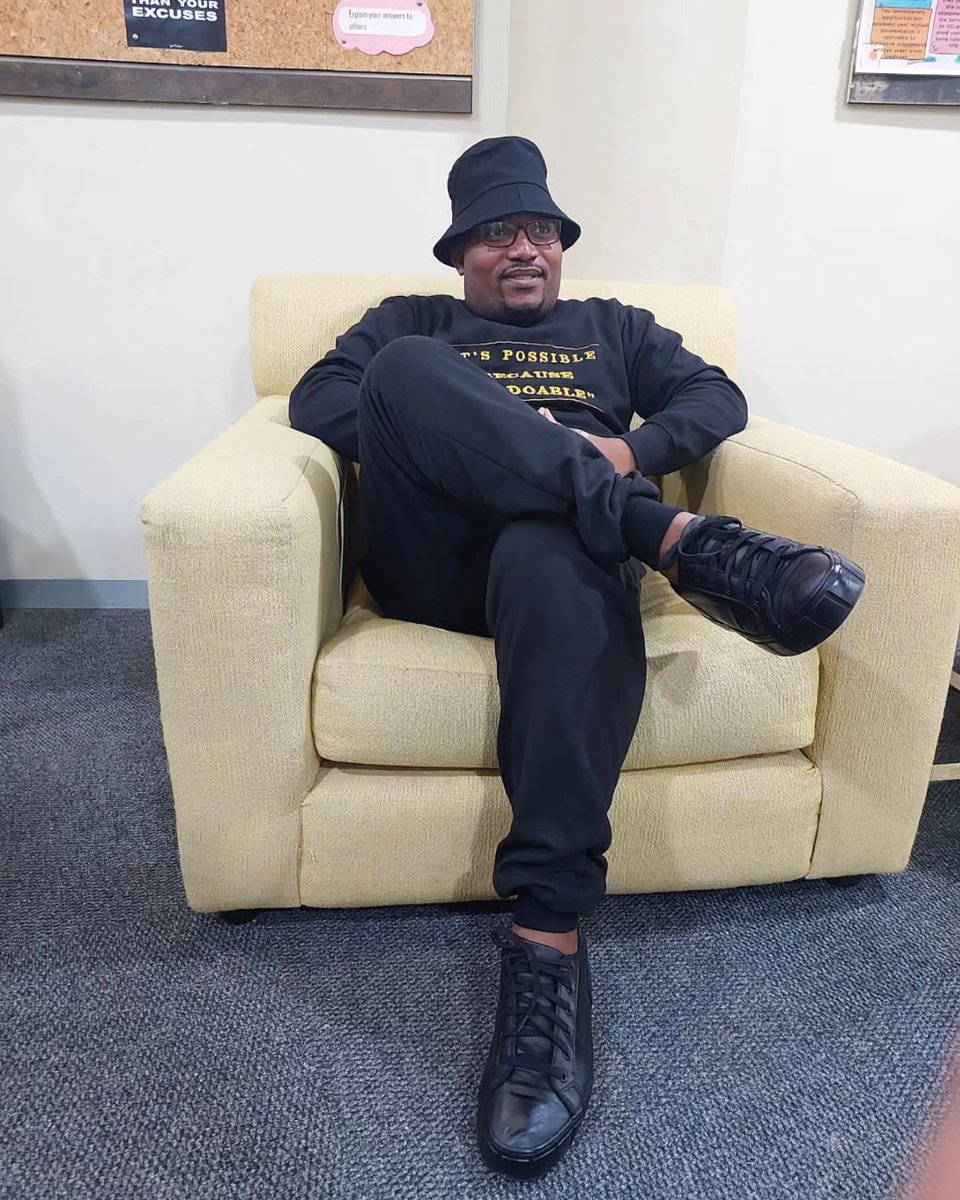 gamede_sanele's tweet photo. Someone said it's Friday!!!
It was bring your vibe day at work๐ค๐ค๐๐๐คฃ๐คฃ
How did i do, guys?
.
.
.
#workonfriday #friday #vibes #blackness https://t.co/Q3tbddmHnn