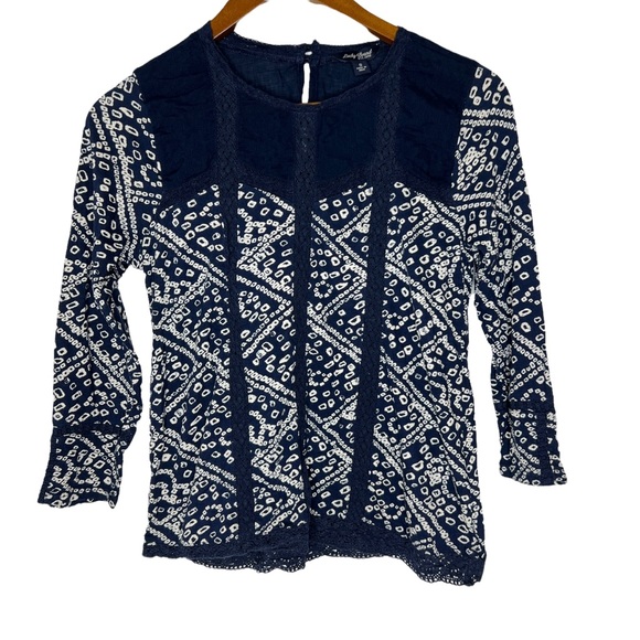 2chicksandacam2's tweet photo. So good I had to share! Check out all the items I'm loving on @Poshmarkapp from @thriftydiva2015 #poshmark #fashion #style #shopmycloset #luckybrand: https://t.co/uOBzwGqzM0 https://t.co/eLH4Ap0y0T