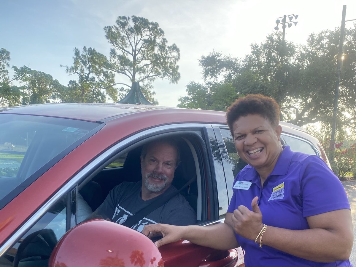 This morning every adult that dropped off a camper at #GMAC #Northport received a motivational message, morning snack, cold beverage, THIS BOOK IS COOL beach ball, sunshade &amp; gratitude shower card. Thank you ⁦<a href="/ThePattersonFdn/">The Patterson Foundation</a>⁩ <a href="/SuncoastCGLR/">Suncoast GL Reading</a>⁩