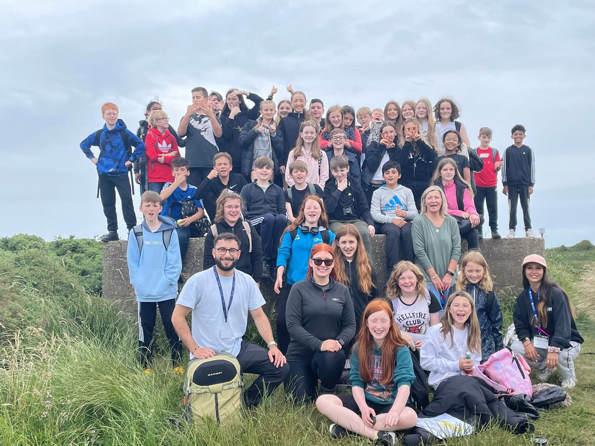 PATCarletonHigh's tweet image. Year 7 geographers have had a fantastic day at Flamborough carrying out some fieldwork in the rock pools and on the beach before finishing with ice creams and frisbee. 
🙂🙂
#GeographyRocks #TeamGeography
