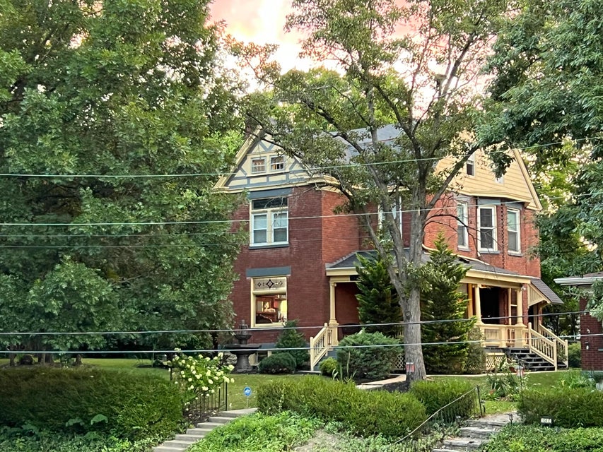 DeborahTurley4's tweet photo. This 5 BD/ 4 BA in Covington MUST be seen. Call, text or direct message me for more info!  https://t.co/GgqBEIoVBy https://t.co/4jLgplbXVC