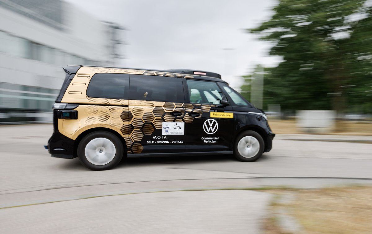 MOIAmobility's tweet photo. It's a wrap! 🎉 This week, we had the honour of showcasing MOIA's vision of autonomous ridepooling at the AD Readiness Event by @VWCV_news.

Foto credits: Friso Gentsch / Volkswagen
(1/3) https://t.co/eSDypc3Pq7