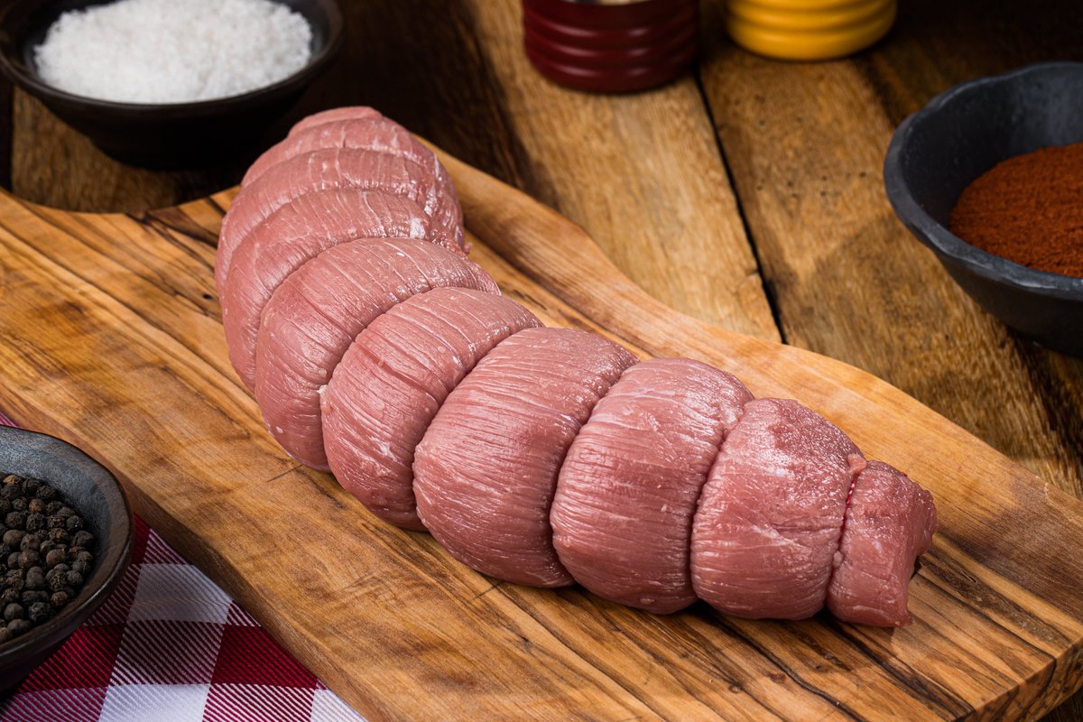 1kilo_ksa's tweet photo. تندرلوين عجل رضيع هولندي مغذى على الحليب

Dutch Milk Fed Veal Tenderloin

#tenderloin #veal #vealchop #milkfed #1KILO #angus #flapmeat #steak #steaks #ribeye #tbone #wagyu #striploin #burger https://t.co/Y1cIRJiU6B
