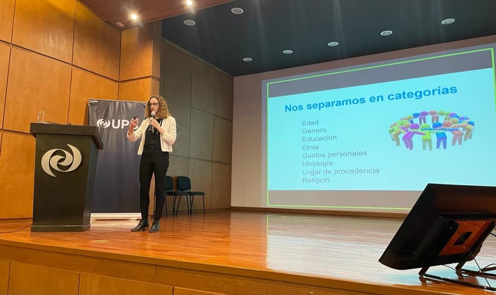 AlemaniaBOL's tweet photo. Ayer participé de una conferencia sobre polarización, tolerancia y convivencia junto a la Dra. Guadalupe Nogués @uadlup en el marco de #Unámonos, un proyecto ejecutado por @KAS__Bolivia y @BoliviaFes qué trabaja para mitigar los impactos de la polarización política en 🇧🇴. https://t.co/EWgXXjP8xT