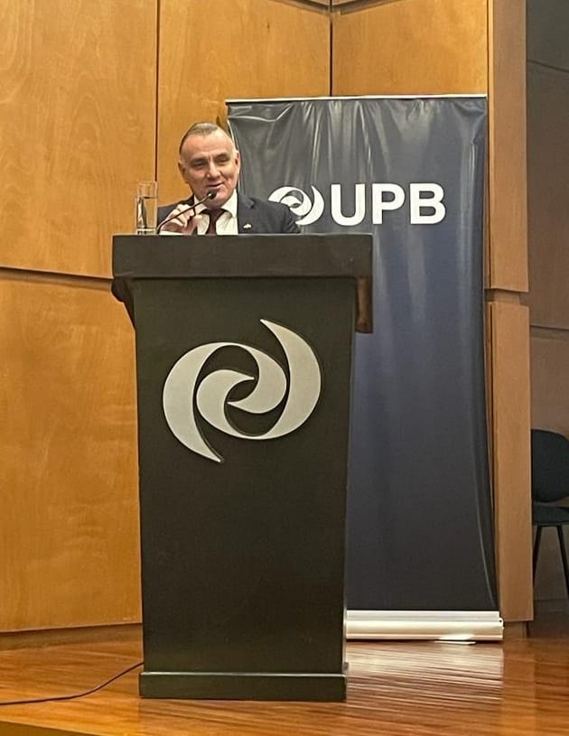 AlemaniaBOL's tweet photo. Ayer participé de una conferencia sobre polarización, tolerancia y convivencia junto a la Dra. Guadalupe Nogués @uadlup en el marco de #Unámonos, un proyecto ejecutado por @KAS__Bolivia y @BoliviaFes qué trabaja para mitigar los impactos de la polarización política en 🇧🇴. https://t.co/EWgXXjP8xT