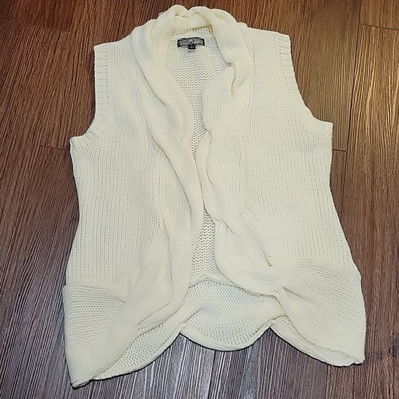 So good I had to share! Check out all the items I'm loving on <a href="/Poshmarkapp/">Poshmark</a> from <a href="/ERRsmom/">Cheryl Regnier</a> #poshmark #fashion #style #shopmycloset #burberry #handcrafted #almostfamous: posh.mk/uXWitrYBqBb