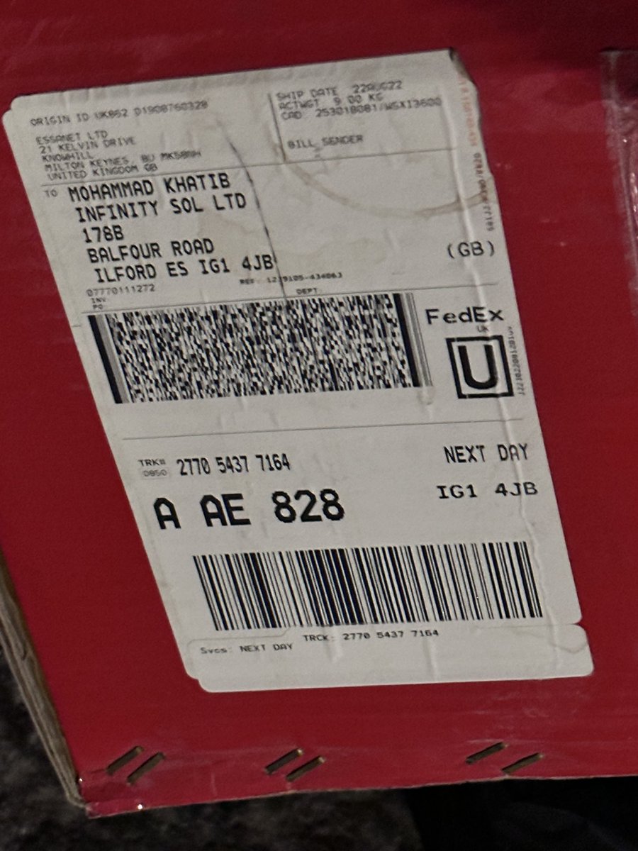 Once again, no respect for neighbours or nature
This has been sitting by the tree in #Cricklewood for 3 days
#veola launching an investigation but is not being picked up. Only makes it worst.
<a href="/LifeInKilburn/">Life In Kilburn</a> <a href="/bktimes/">Brent & Kilburn Times</a> <a href="/CamdenCouncil/">Camden Council</a> <a href="/MayorofLondon/">Mayor of London, Sadiq Khan</a> <a href="/BBCLondonNews/">BBC London</a> 
#treesarenotbins
