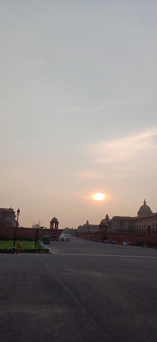 HinaPande's tweet image. Oh ! Gosh! 
Actual pictures of 
 #IndiaGate and nearby areas getting flooded due to heavy rains in #Delhi today 14072023 ; 1830 hours.
#CounterDisinformation
#FactCheck