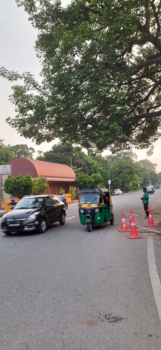 HinaPande's tweet image. Oh ! Gosh! 
Actual pictures of 
 #IndiaGate and nearby areas getting flooded due to heavy rains in #Delhi today 14072023 ; 1830 hours.
#CounterDisinformation
#FactCheck