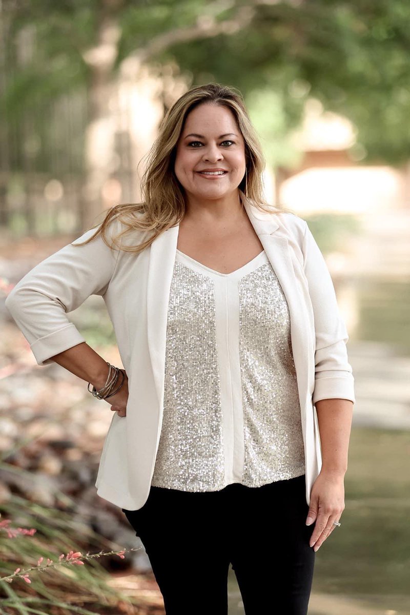 TechECISD's tweet photo. 💻🔥💪🏼🤩 DL Specialist Roll Call!
We’re so excited to have Christina back for 2023 - 2024 to support learning at Bonham, Crockett, Wilson & Young and OCTECHS.
Friends from these schools, comment what you’re most excited about for this year! ♥️🍎 #teamECISD #DLrollcall https://t.co/NijI4b6adN