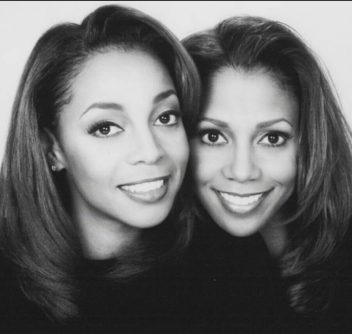 Best Friends that should've been sisters!
#HollyRobinsonPeete #TerryEllis 👸🏾
#hanginwithmrcooper 📺 #envogue 🎤