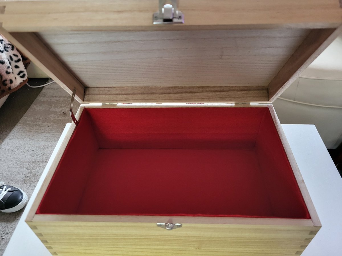 urperil's tweet photo. Loving these boxes from Starling Bespoke Crafts. Such good quality and detail for such a reasonable price. 
One for jewellery for niece and one for grandson for all his "firsts" tooth, curl, etc 
💖💯 https://t.co/X0FQVID03S