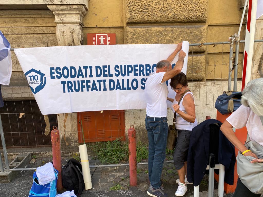 Problema degli esodati del Superbonus
Il Superbonus è un incentivo che ha generato molte aspettative ma anche molte difficoltà.

bit.ly/43sZled