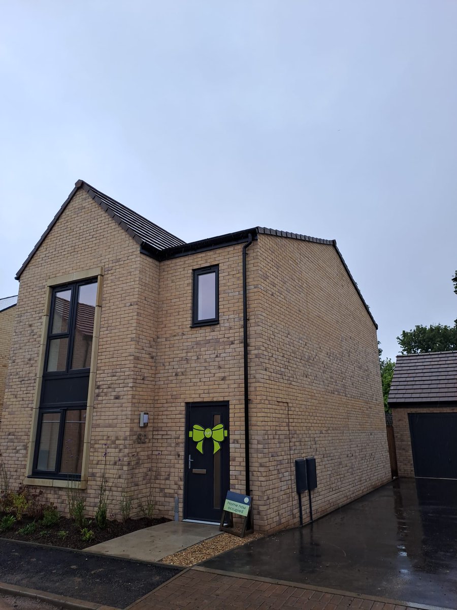 Caz_Curo's tweet photo. Rain or shine the show must go on! ☔️ We have completed this beautiful home today. It's been a great journey with this lovely couple and it was a pleasure to handover their new home 🏡 ❤ #MulberryParkBath #CombeDown @Curo_Sales @hannah_Curo https://t.co/FaK73dGuqj