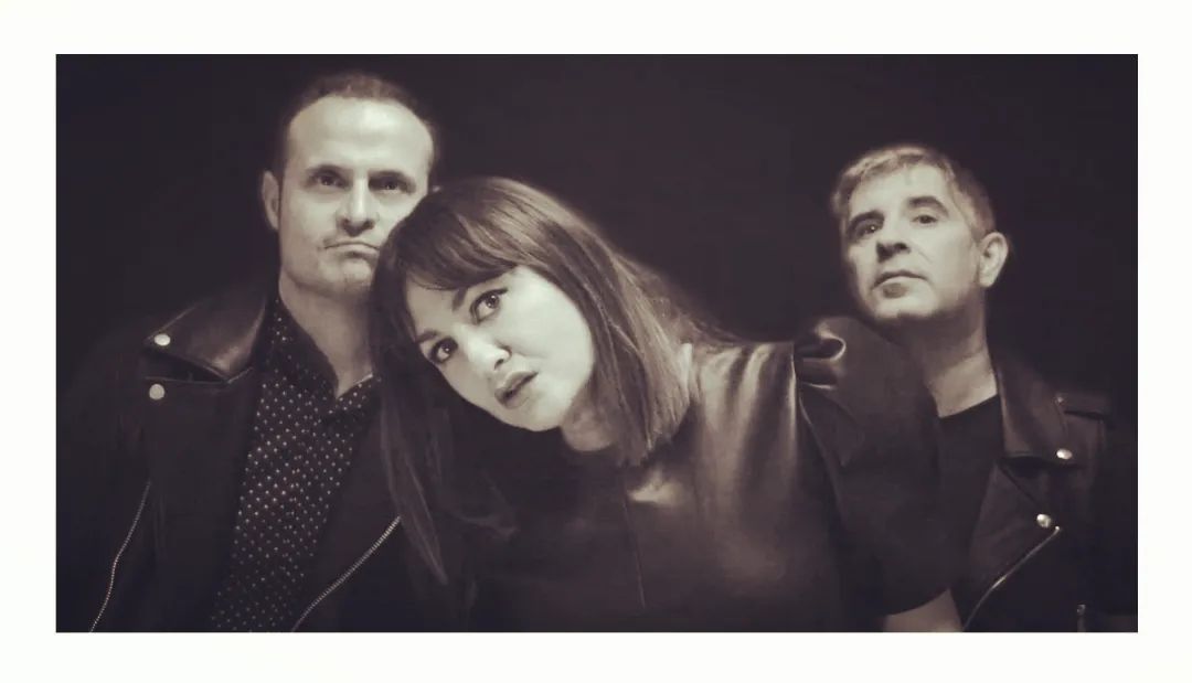 Alacant Indie (@alacantindie) on Twitter photo Y el otro estreno <a href="/indienfemenino/">INDIE EN FEMENINO</a> es además "Made in Alacant" y es con el que nos vamos de finde. Ayer, los alicantinos <a href="/POLARTICOS/">Polárticos</a> estrenaron el videoclip de "Aire". Cuidaos mucho y sed sensatxs...
alacant-indie.blogspot.com/2023/07/made-i… Y el otro estreno <a href="/indienfemenino/">INDIE EN FEMENINO</a> es además "Made in Alacant" y es con el que nos vamos de finde. Ayer, los alicantinos <a href="/POLARTICOS/">Polárticos</a> estrenaron el videoclip de "Aire". Cuidaos mucho y sed sensatxs...
alacant-indie.blogspot.com/2023/07/made-i…