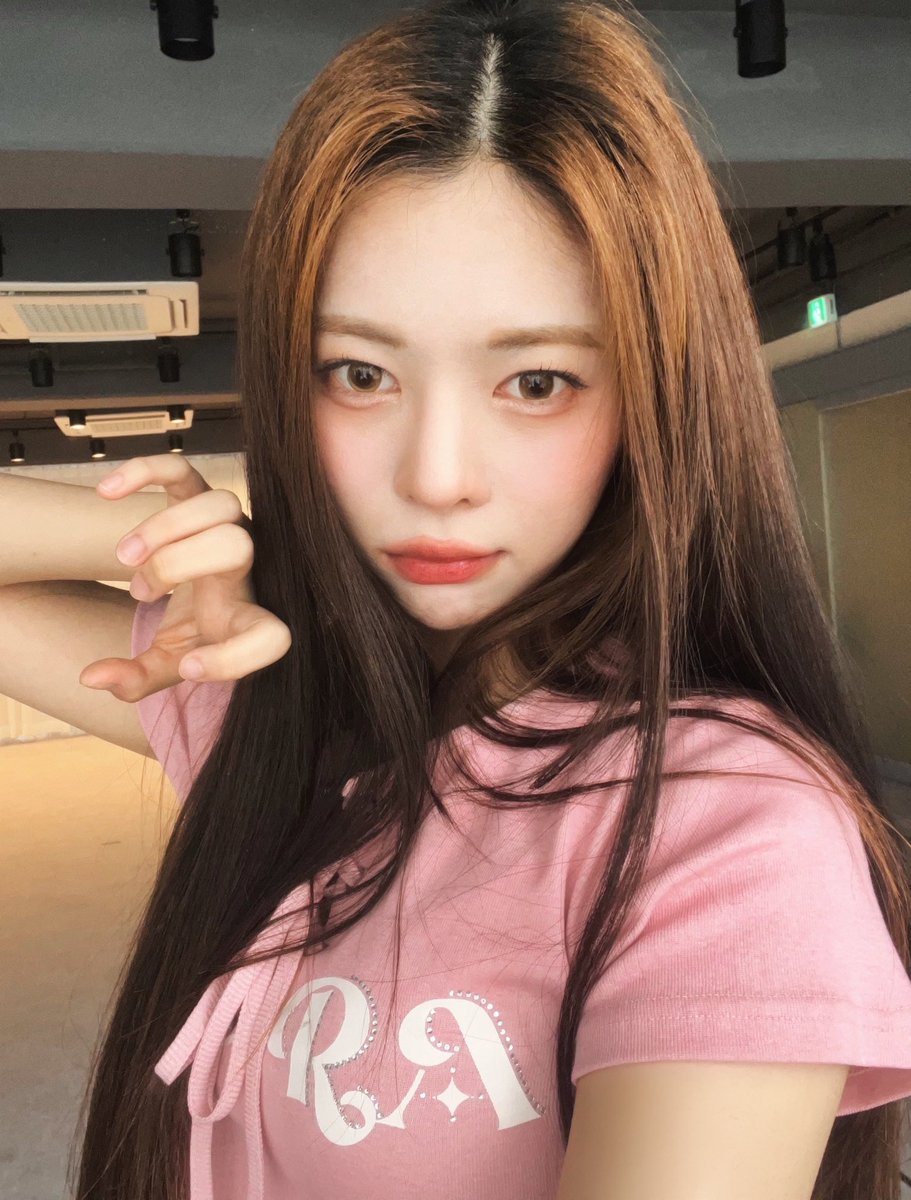 sodafiles's tweet photo. Dahyuns Visuals go crazyyy https://t.co/YvFhVaJgyg
