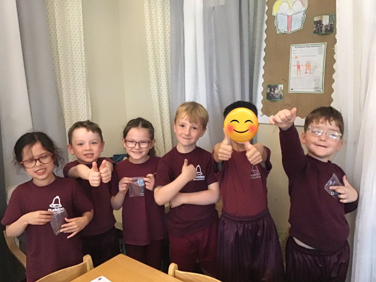 Some very proud 100 dojo merit badge winners in Iris 🌟🌟🌟