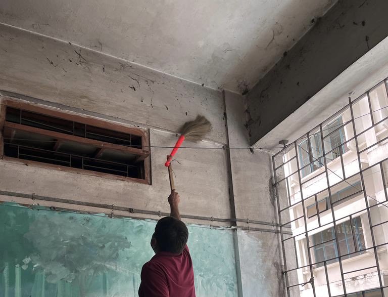 SwapnaleeNITI's tweet photo. Cleaning of parking space of RO Guwahati in Housefed Complex, Guwahati #SwachhtaPakhwada #SwachhMospi  #swachhbharat  ⁦@GoIStats⁩ ⁦@swachhmospi⁩ https://t.co/I4UnA2aCpd