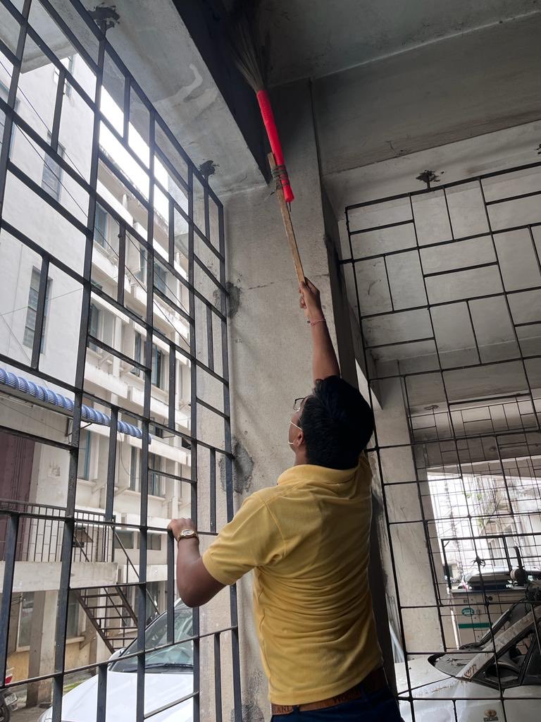 SwapnaleeNITI's tweet photo. Cleaning of parking space of RO Guwahati in Housefed Complex, Guwahati #SwachhtaPakhwada #SwachhMospi  #swachhbharat  ⁦@GoIStats⁩ ⁦@swachhmospi⁩ https://t.co/I4UnA2aCpd
