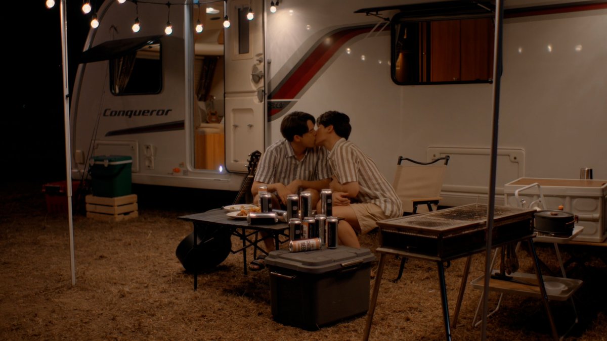 GMMTV's tweet photo. ดูซีนนี้หลายรอบแล้ว แต่ก็ยังจะกรี๊ดได้อยู่ดี กี๊สสสสสสส

#BeMyFavoriteEP8
#GawinKrist #GMMTV
@kristtps @gawincaskey https://t.co/igyILfjTB7
