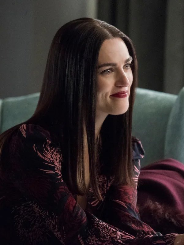 LLXTHOR's tweet image. People who hate Lena Luthor are walking red flags, like what are you hating on? Her little dimples??